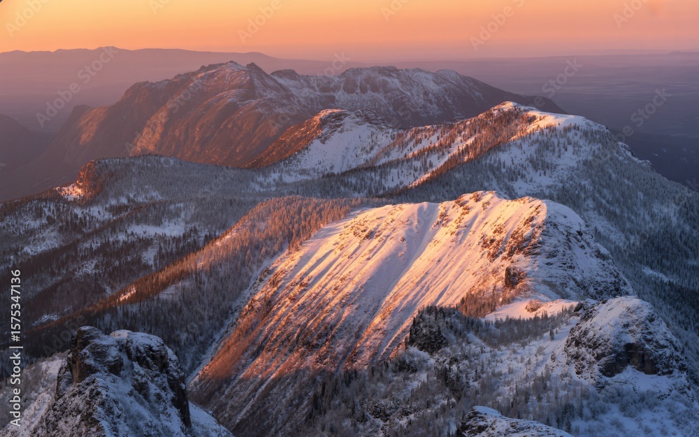 Obraz premium Golden Hour Glow Bathes Majestic Snowy Mountain Peaks in Warm Light