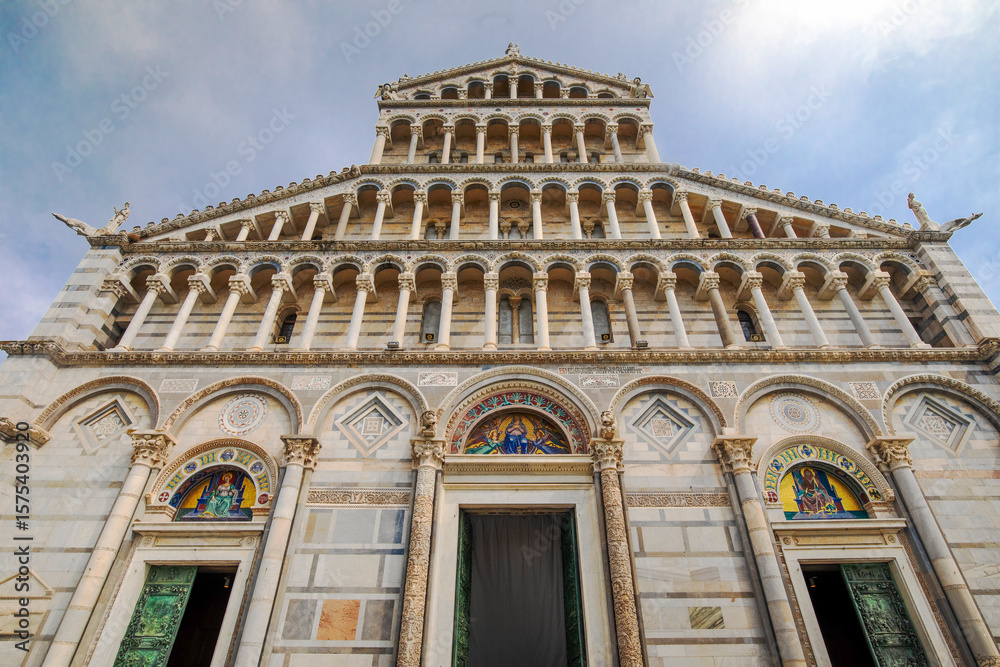 Fototapeta premium Front Facade of Pisa Cathedral with Romanesque Arches and Mosaics