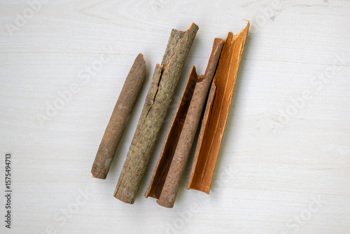 Fototapeta Naklejka Na Ścianę i Meble -  Natural cinnamon sticks (Cinnamomum zeylanicum) on a wooden background, captured from a top view. Delicious spice for cooking and baking concepts.