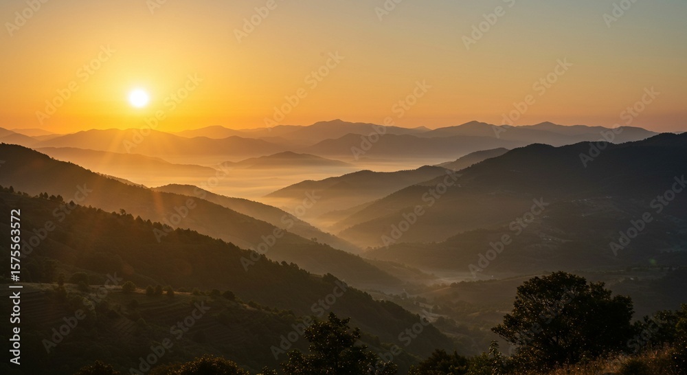Obraz premium Sunrise over misty mountain valley