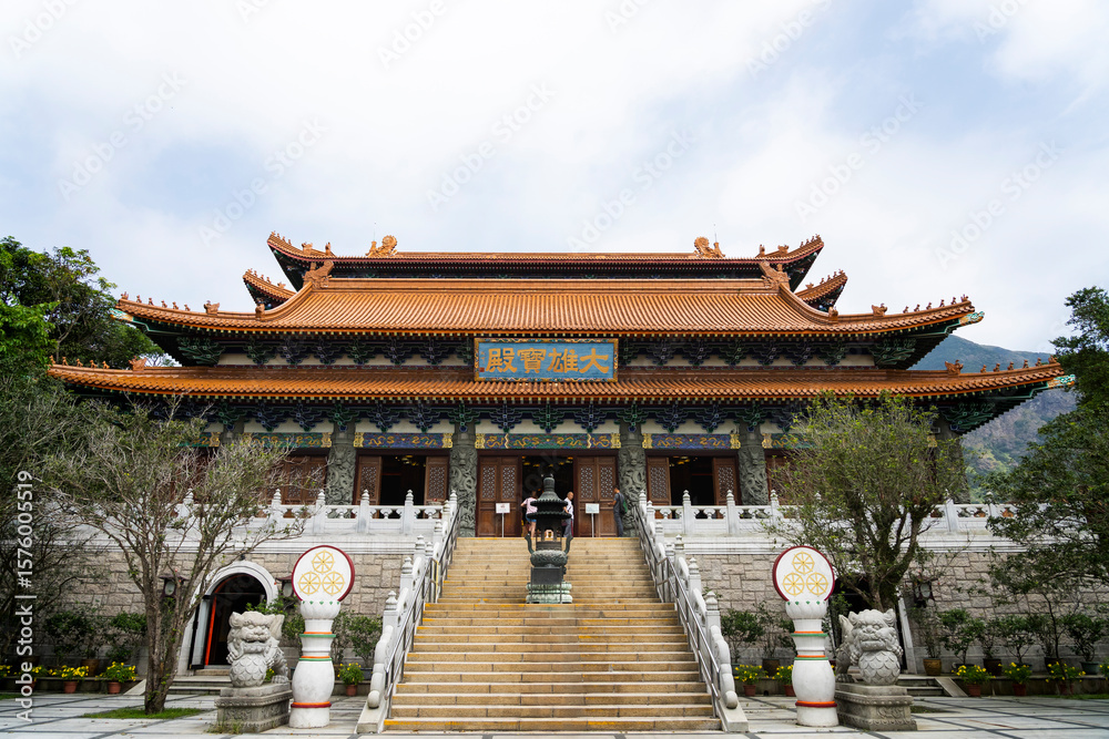 Fototapeta premium Majestic Buddha Temple Surrounded by Nature in Hong Kong