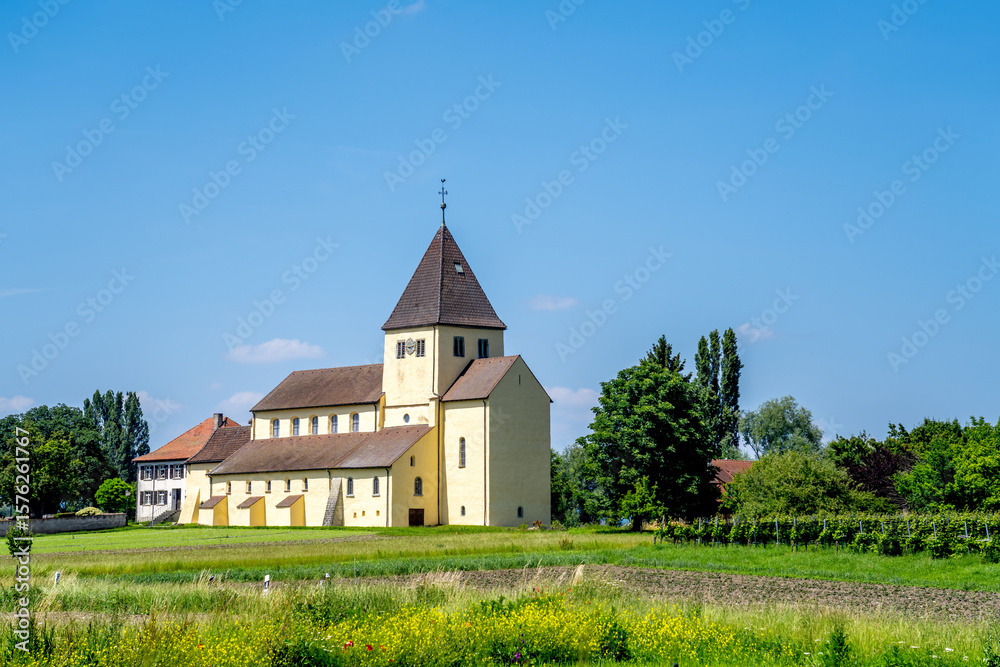 Fototapeta premium Sankt Georg Kirche, Insel Reichenau, Bodensee, Deutschland 