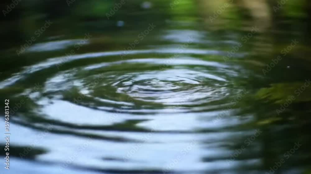 the air coming out of the water causes the surface of the water to be eddy-shaped the air coming out of the water causes the surface of the water to be eddy-shaped