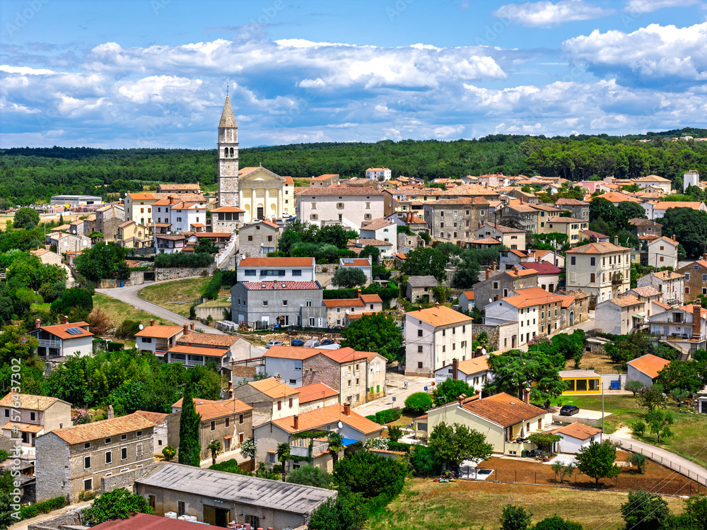 Fototapeta premium Višnjan Visnjan Istria panorama drone shot Visignano