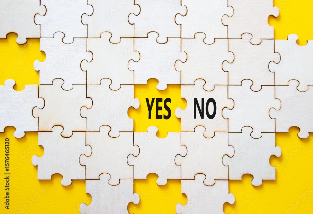 Obraz premium Yes or No symbol. Concept word Yes or No on wooden puzzle. Beautiful yellow background. Business and Yes or No concept. Copy space