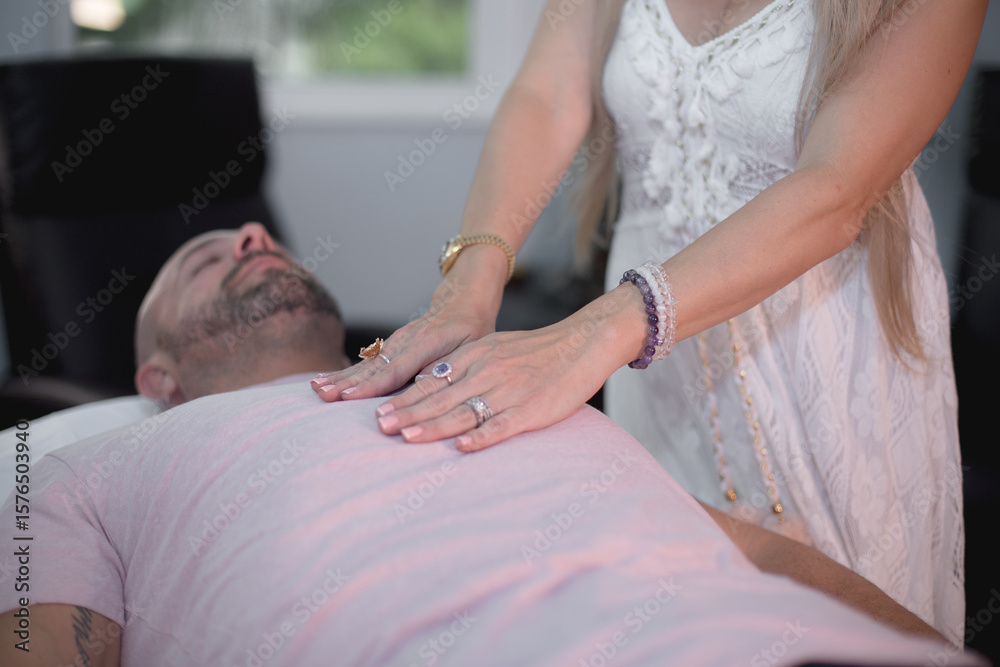 Obraz premium spiritual healer working with their Crystals and sound bath instruments 