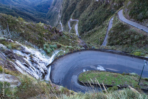 Serra do Rio do Rastro.
Mirante da Serra. Bom Jardim da Serra.
Serra Catarinense. Serra Brasileira. Serra Gaúcha. 