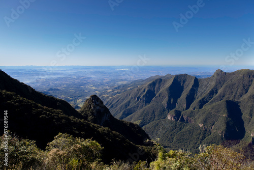Serra do Rio do Rastro.
Mirante da Serra. Bom Jardim da Serra.
Serra Catarinense. Serra Brasileira. Serra Gaúcha. 