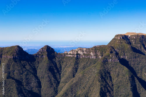 Serra do Rio do Rastro.
Mirante da Serra. Bom Jardim da Serra.
Serra Catarinense. Serra Brasileira. Serra Gaúcha. 