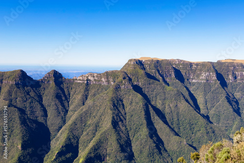 Serra do Rio do Rastro.
Mirante da Serra. Bom Jardim da Serra.
Serra Catarinense. Serra Brasileira. Serra Gaúcha. 