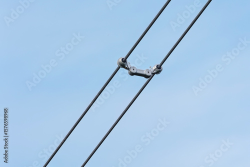 Fotografía Power Line Spacer or spacer damper used in bundled conductor systems on high-vol