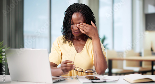 Photos Painful African American Woman Itching Eye