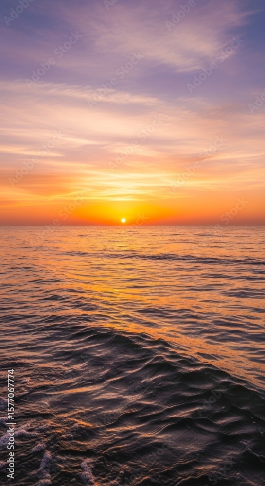 Obraz premium Golden Sunset Over Calm Ocean Waters