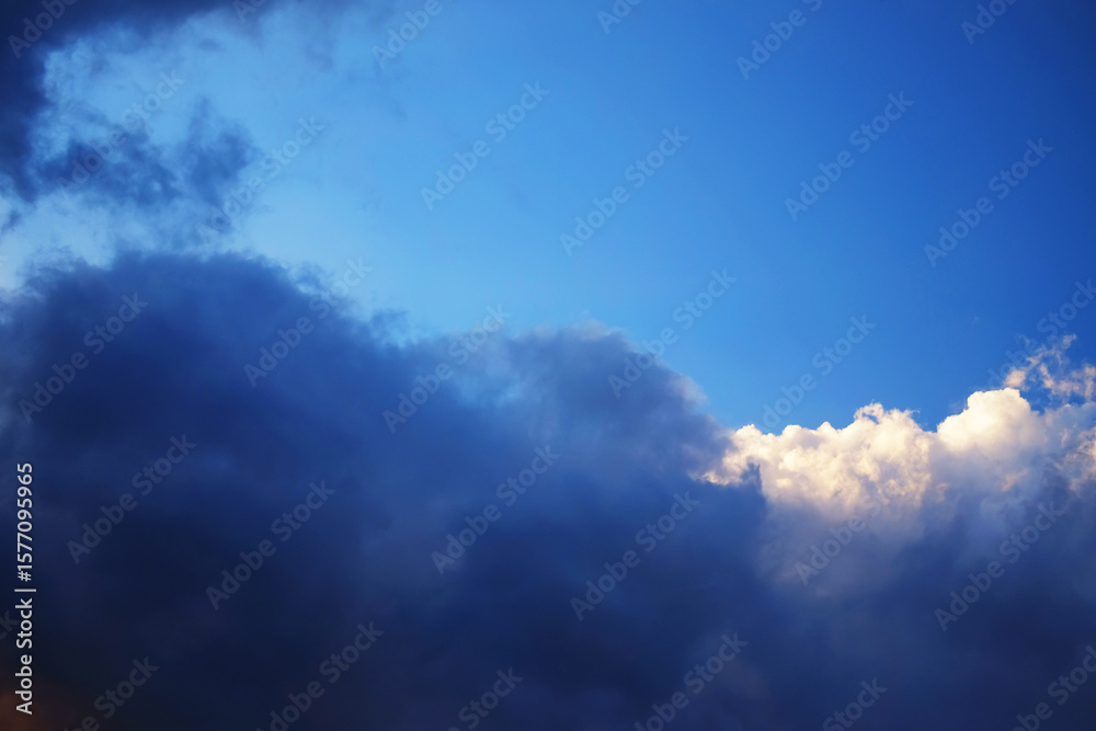 Obraz premium Silhouette and cloud in sunset and golden sunlight Illuminating on blue sky in dusk and twilight in evening. Copy space