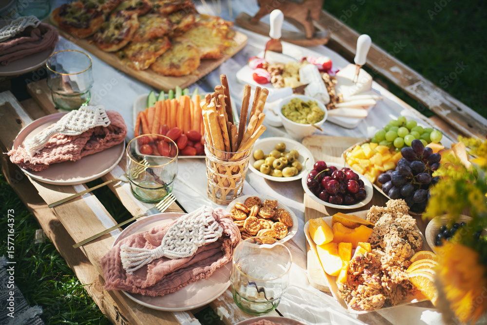 Fototapeta premium pallet with food in a park, holiday picnic