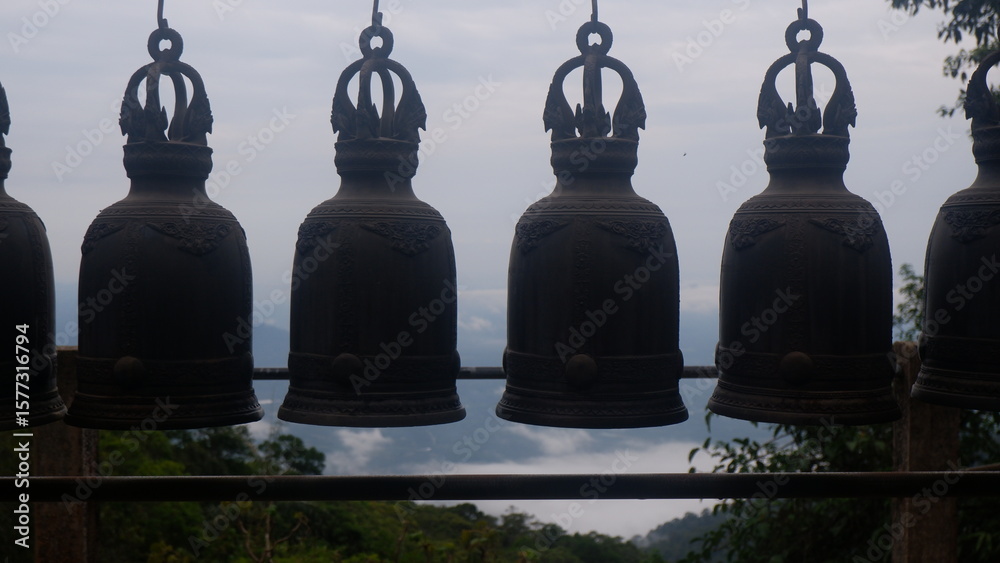 Obraz premium Temple bells with mountain view