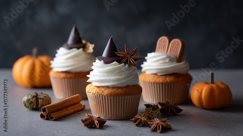 Halloween party food, Halloween cupcakes, Halloween witch, cupcake with icing