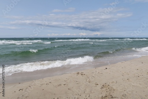 Wallpaper Mural Wellen branden am Strand des Ostseebads Dierhagen auf dem Fischland an einem stürmischen Sommertag. Torontodigital.ca