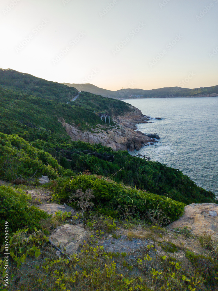 Fototapeta premium Serene Coastal View Capturing Nature's Beauty and Tranquility at Dusk
