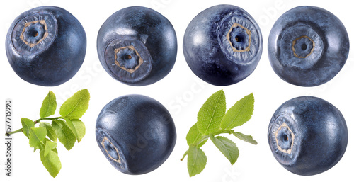 Foto Fresh bilberries and green leaves isolated on white, set