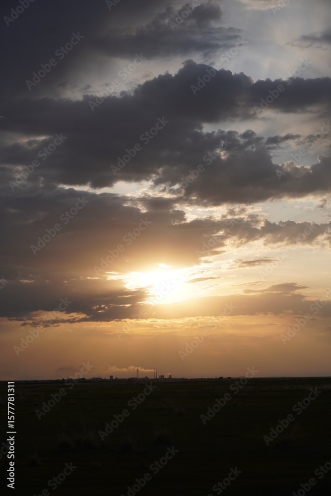 Obraz premium sunset over the countryside