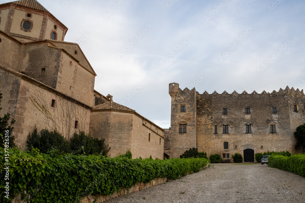 Obraz premium Historic view of Parròquia Sant Martí and Castell d'Altafulla in Tarragona, Catalonia. A charming hilltop village under golden sunlight.