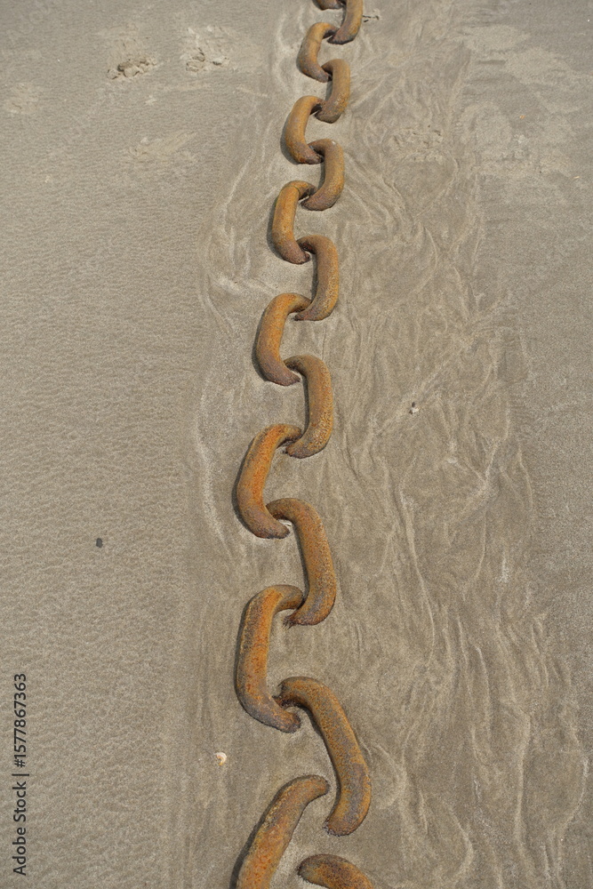 Obraz premium Kette im Sand