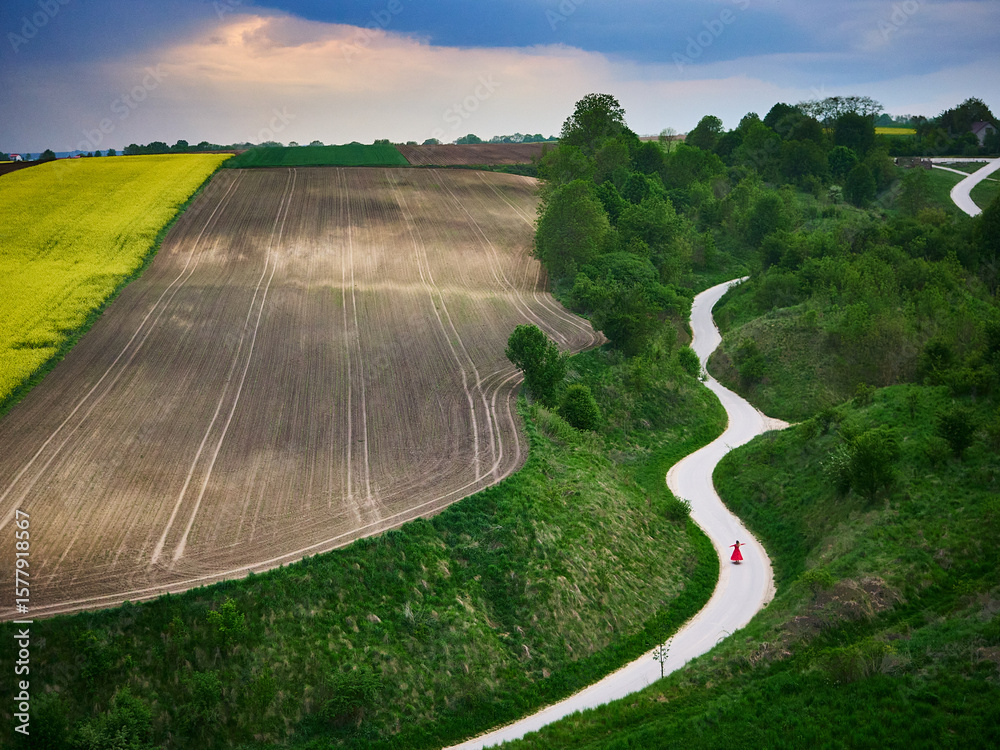 Fototapeta premium Ponidzie - Polska toskania. Wiosna na polach, rzepak. Kolorowe pola - szachownica. 