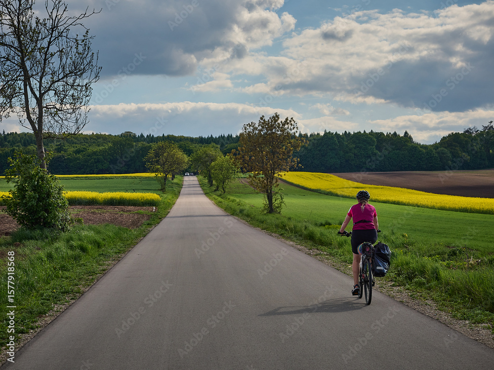 Fototapeta premium Ponidzie - Polska toskania. Wiosna na polach, rzepak. Kolorowe pola - szachownica. 