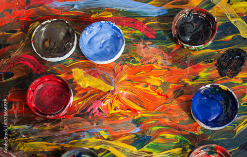 un ritorno a scuola tra i colori nei mesi autunnali