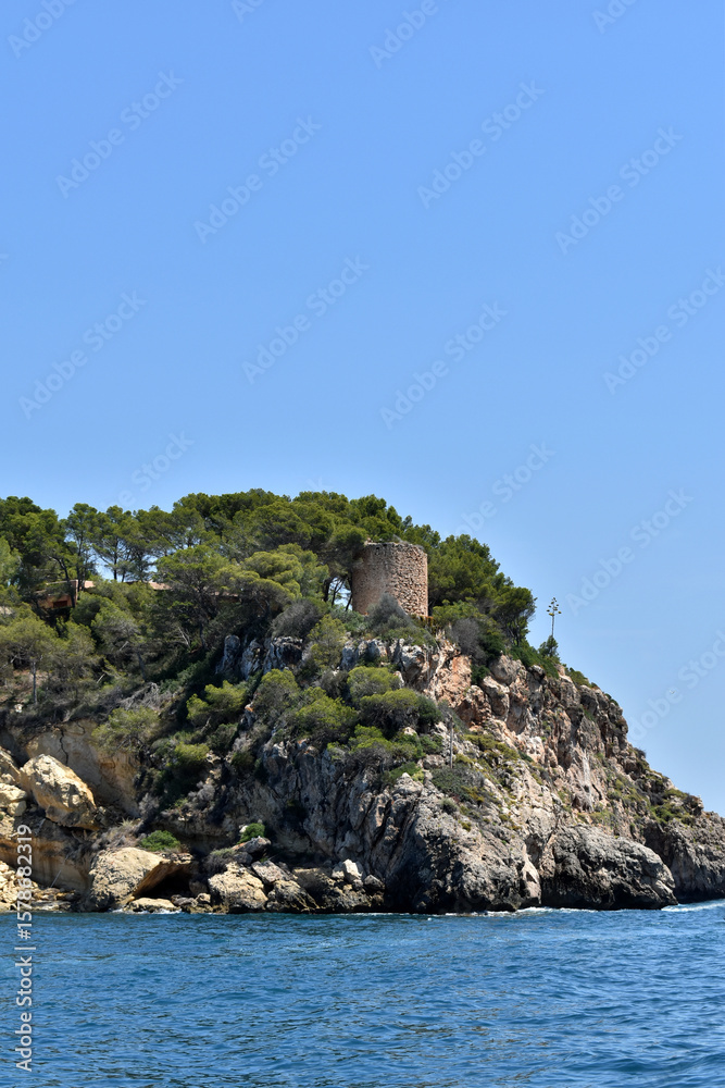 Fototapeta premium Küste mit Wachturm auf Mallorca
