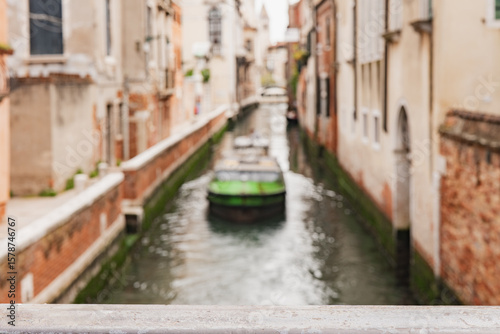 Fototapeta Naklejka Na Ścianę i Meble -  Exploring hidden waterways in a quaint Italian city on a sunny afternoon