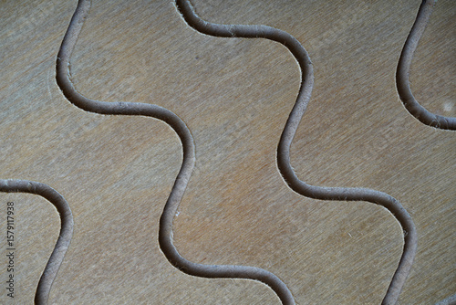 CNC-gefrästes Sperrholz mit sanftem Wellenschnitt