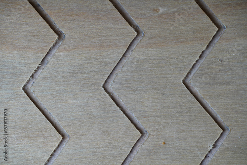 CNC-gefrästes Sperrholz mit Zickzackmuster