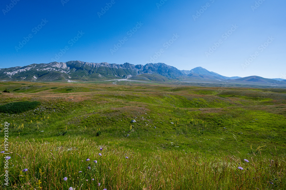 Fototapeta premium Panoramic view of the vast Campo Imperatore plateau, also known as 