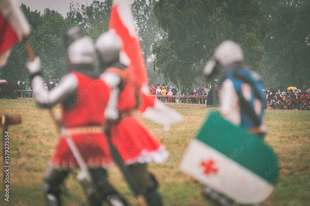 Naklejka premium Bitwa pod Grunwaldem, średniowieczna bitwa z Krzyżakami, rekonstrukcja. Średniowieczne rycerstwo.