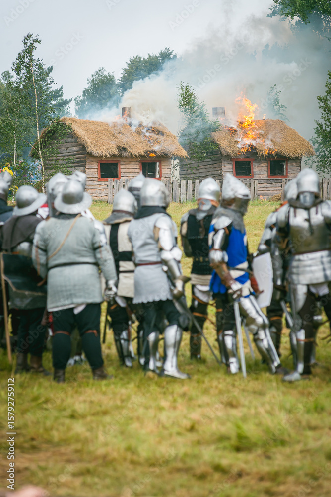 Obraz premium Bitwa pod Grunwaldem, średniowieczna bitwa z Krzyżakami, rekonstrukcja. Średniowieczne rycerstwo.