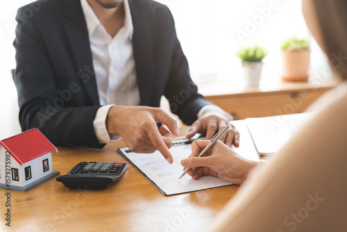 Foto Asian landlord calculate price, client or tenant hand sign contract rental purchase buyer home with landlord, realtor after banker agreement mortgage, loan success done
