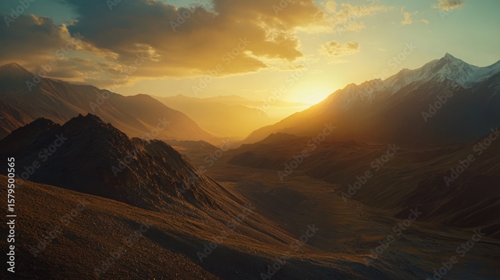 Obraz premium Mountain valley at sunset