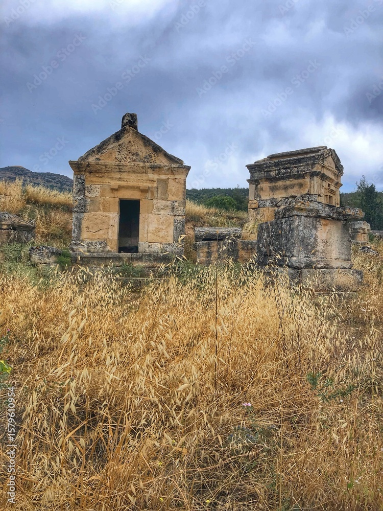 Fototapeta premium old tomb