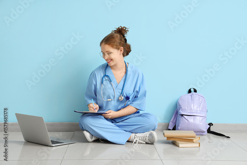 Female medical student stud...
