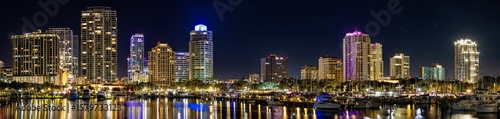 фотографія Nighttime Panoramic View of Downtown St