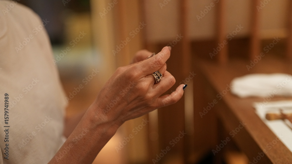 Obraz premium 女性の手と指