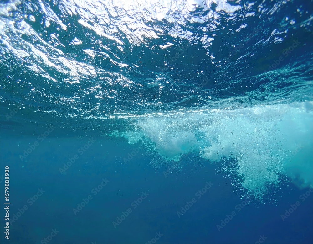Obraz premium Underwater ocean waves