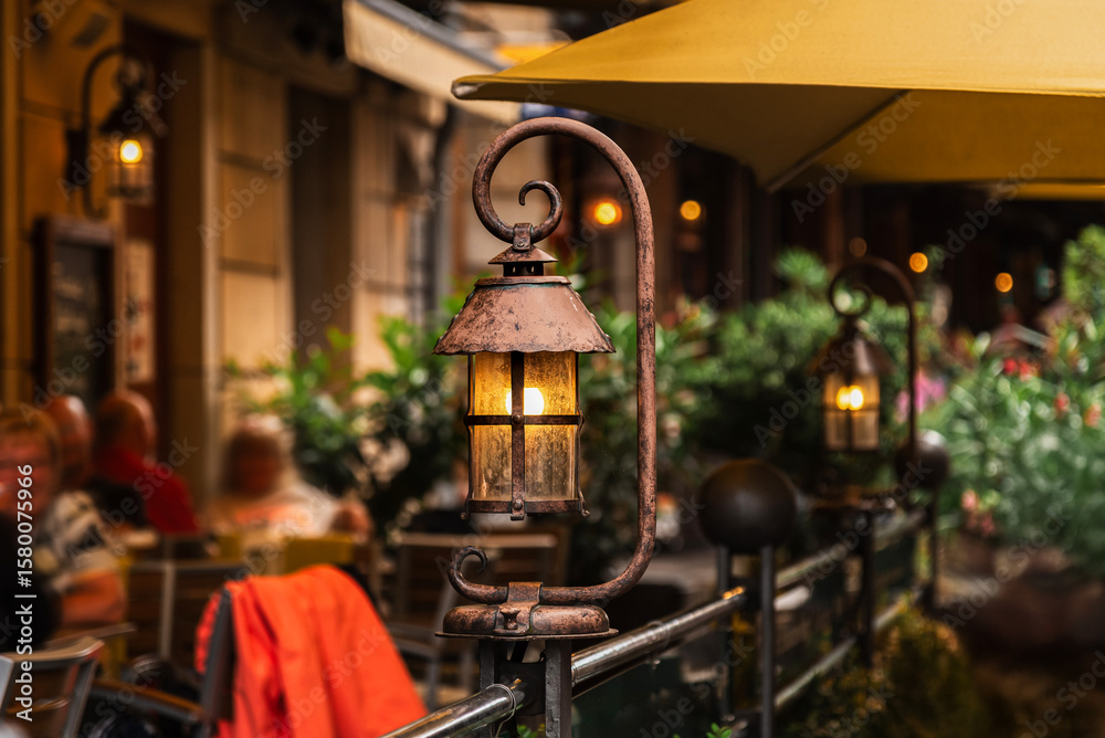 Naklejka premium Copper street lamps decorating the cafe area