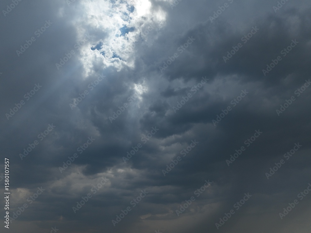 Obraz premium Brewing storm caused by a heatwave.