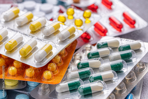 Bild auf Leinwand Variety of medicines and drugs
