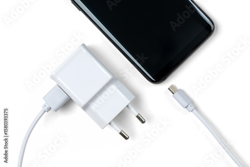 Foto Minimal mobile phone charger with USB cable and smartphone
