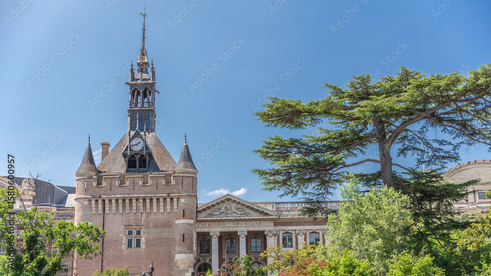 Fototapeta premium Renaissance dungeon clock tower and classical brick facade of the Capitole timelapse hyperlapse, city hall of Toulouse, France