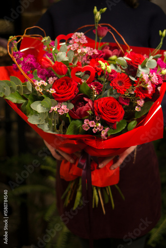 Thoughtful Red Rose Gift Bouquet for Special Moments